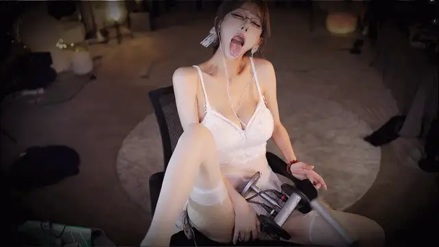 图片[3]-【COSPLAY/视频】张爱玲粉丝祭作品：照顾生病的女同事-高能版 4K剧情版 [1v 198gif]【1.6G】-嘤嘤怪之家